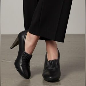 Coach Adra Leather Stiletto Heels Size 7 Ruched Toe Black